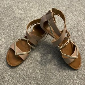 Nude and gold straps sandals